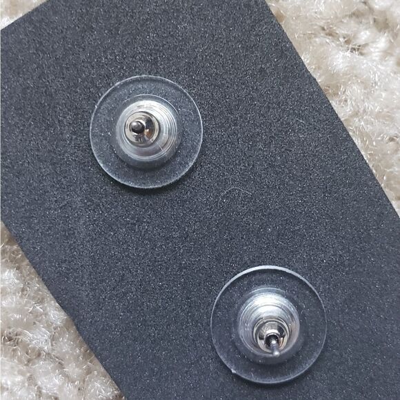 Flower Button Filigree Detailing Earrings NWT - Picture 6 of 6